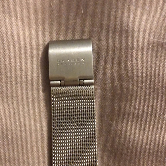 Skagen watch only worn a few times - Picture 4 of 6